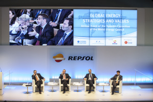 From left to right: Admiral Fernando del Pozo García (Former Director International Military Staff at NATO); Rafael Estrella Pedrola (Vice President of ELCANO ROYAL INSTITUTE); John Bell (Director of the Middle East and Mediterranean Area at TOLEDO INTERNATIONAL CENTRE FOR PEACE); Commander Francisco J. Ruiz González (Professor of Strategy, International Relations whilst working for Spanish Ministry of Defense)